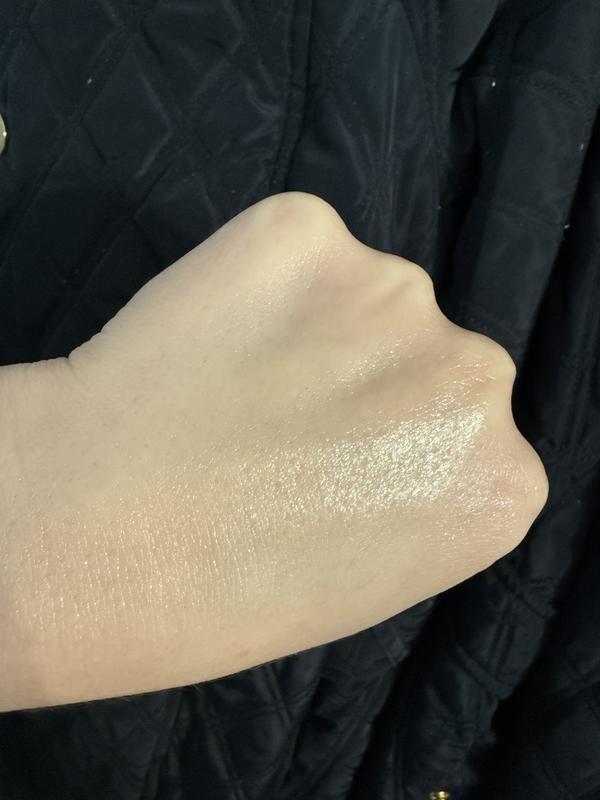 Lightweight, non-greasy amazing product.