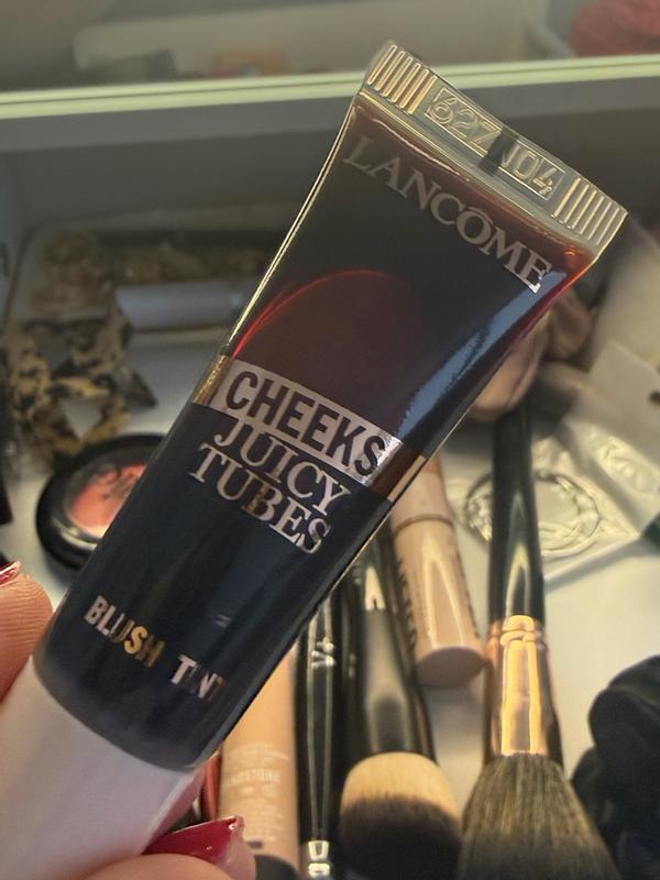 Customer photo for "Great no makeup flush"