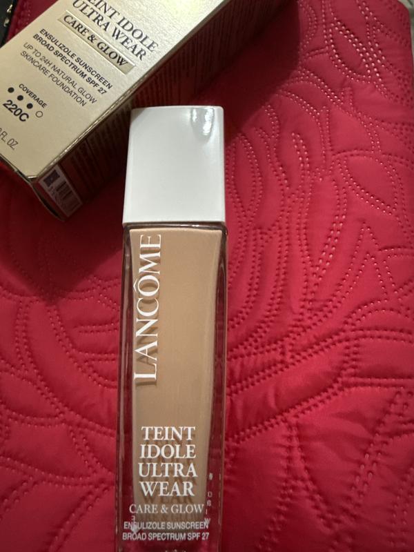 My shade 220C I'm in light medium skin tone. Perfect match.