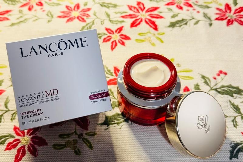 Customer photo for "Must have, no-fuss moisturizer that your skins will love it"