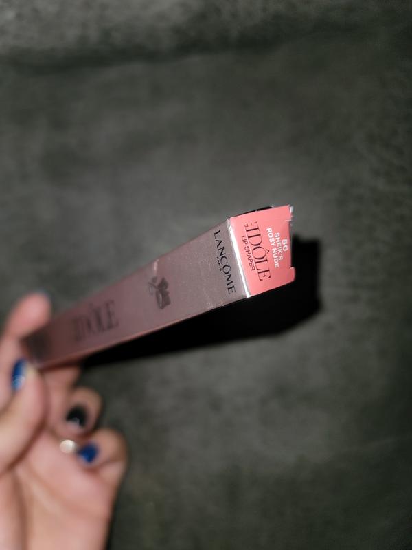 The color of the lip liner.