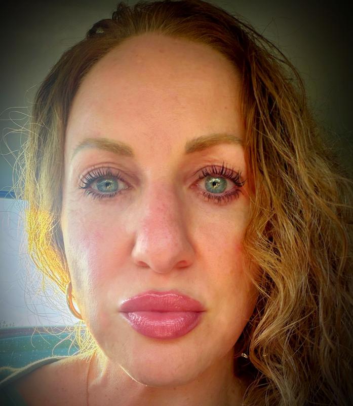 Customer photo for "Literally the PERFECT mascara"