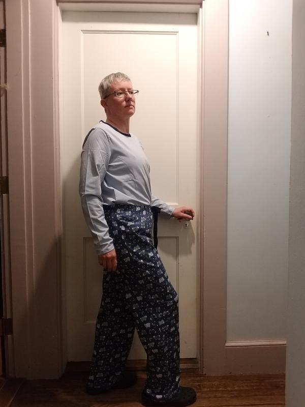 Size: Medium. Measurements: 5'2", 137lbs, 37" chest, 33" waist, 40" hip