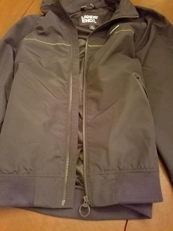 Note:  This zipper is typical for a woman's jacket