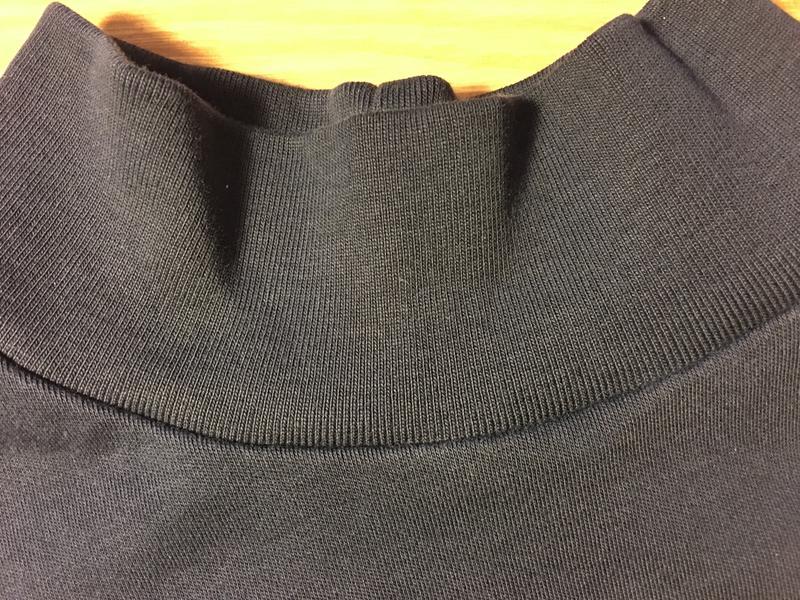 mock turtle neck's ribbed neck