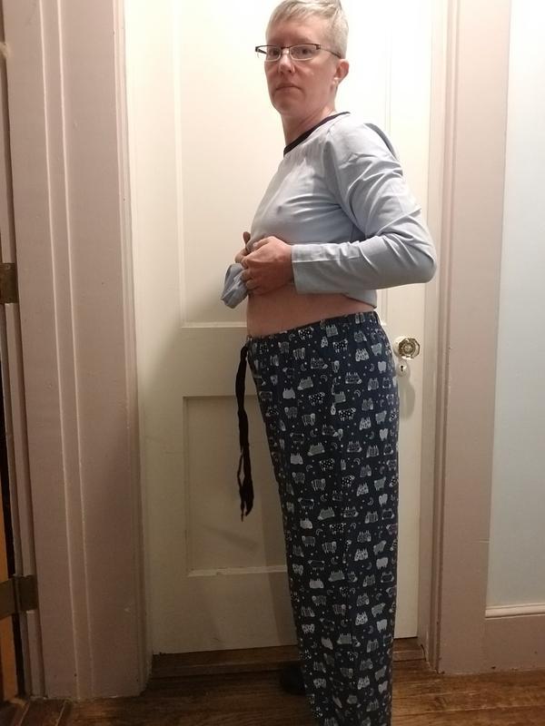 Size: Medium. Measurements: 5'2", 137lbs, 37" chest, 33" waist, 40" hip