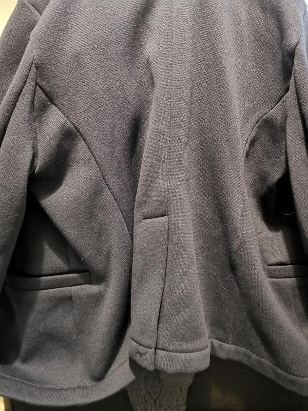 See X threads at bottom centre