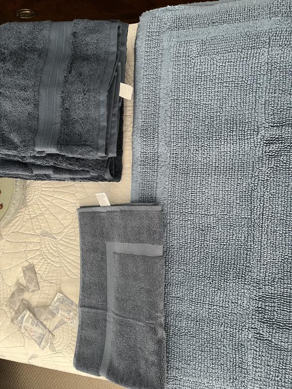 Floor/bath mats don't match dye lot of towels