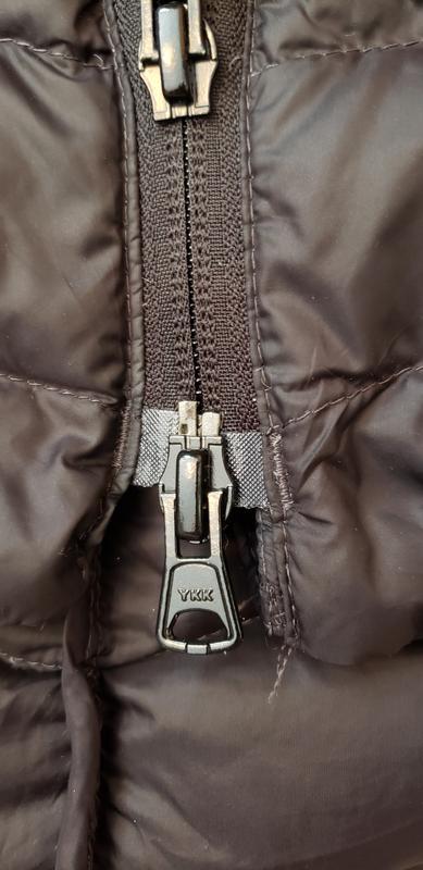 Bottom zipper head alignment issue