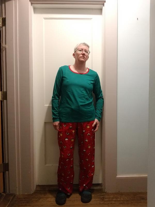 Size: Medium Petite. Measurements: 5'2", 137lbs, 37" chest, 33" waist, 40" hip