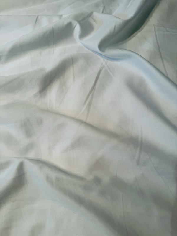 Top view of the rippling waves on the oversized fitted sheet
