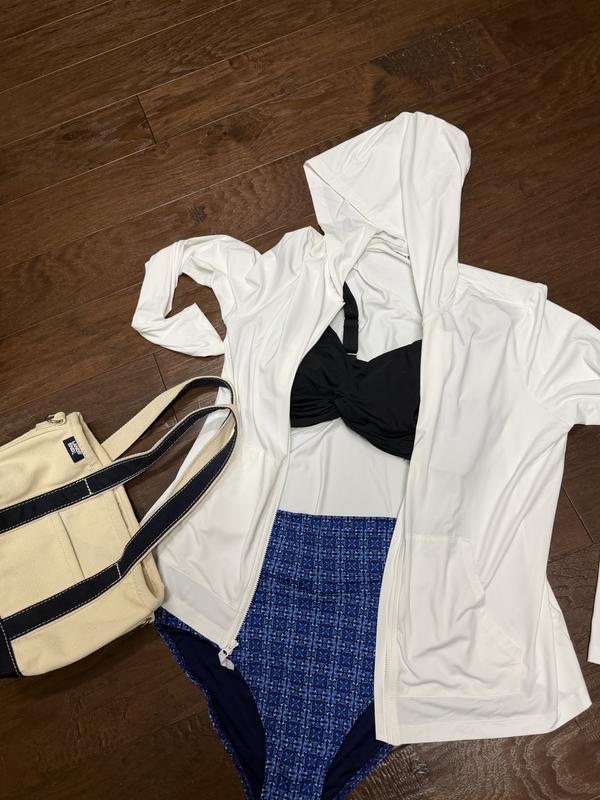 Customer photo for "Excellent Travel Jacket for Beach Destinations"