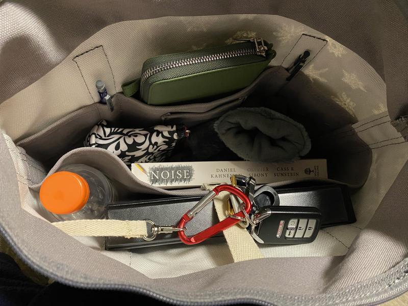 Medium zip-top with extra long handles interior Nov 2022