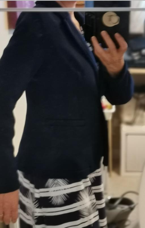 Side view, button closed in front