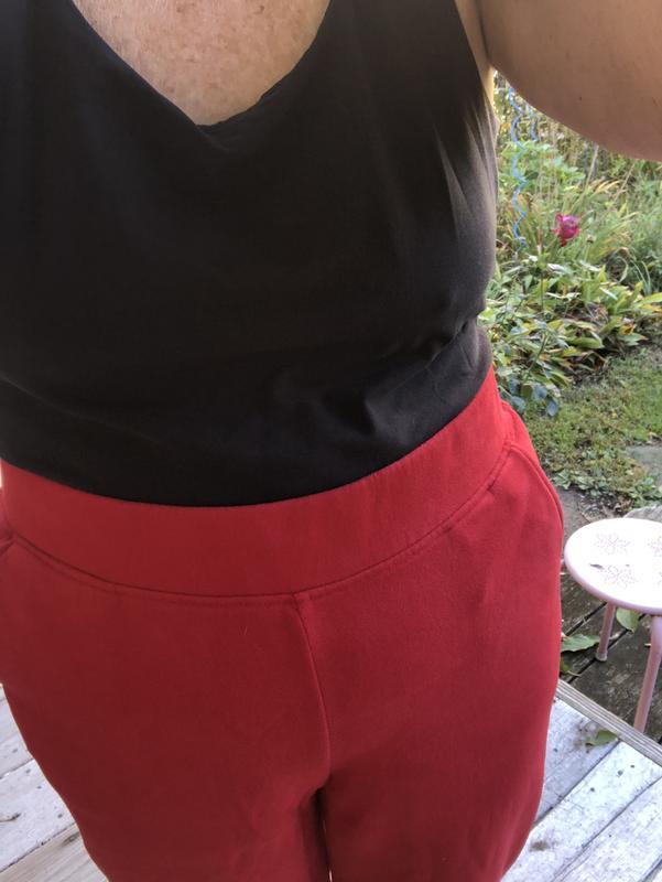 Pockets that lying flat and nice waist band