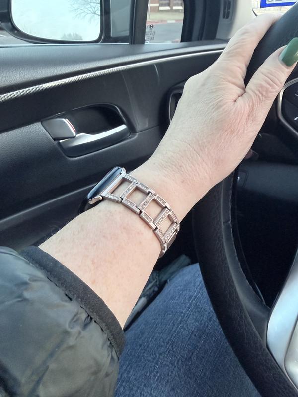 Sleeves short with arms bent