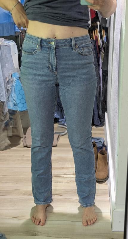 sits at waist, not below