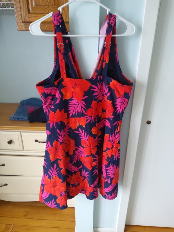 Sturdy straps that are adjustable so they don't slip off your shoulders