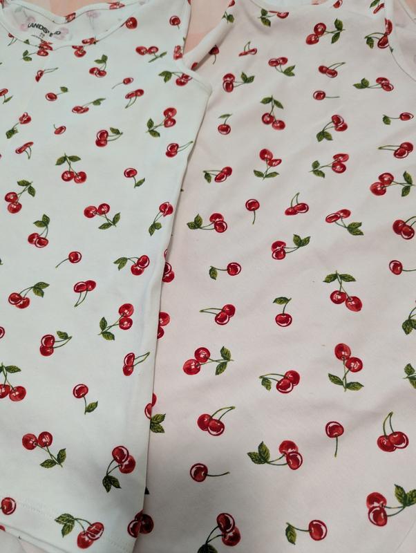 Customer photo for "Different color than the shirt two weeks ago :-("