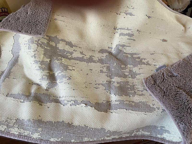 Bath rug with backing peeling