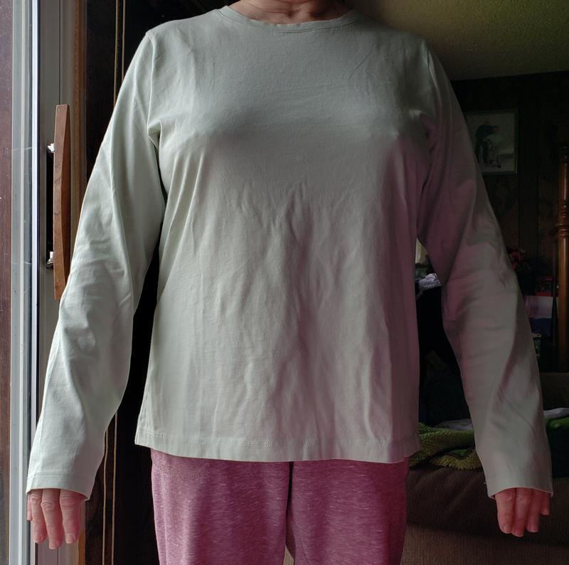 Medium long sleeve, Petite, I'm 4'10" 115lbs, no hour glass model figure here!
