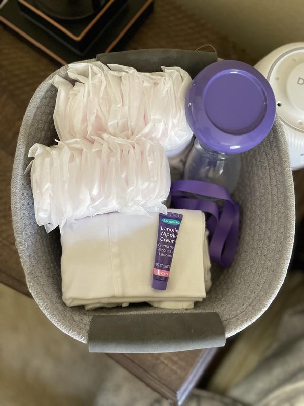 Lansinoh Breastfeeding Essentials for Nursing Moms: Nipple Cream, 48 Nursing  Pads, 25 Breastmilk Storage Bags, 2 Hot & Cold Breast Therapy Packs,  Silicone Breast Pump, 77 Pieces Essential Set 
