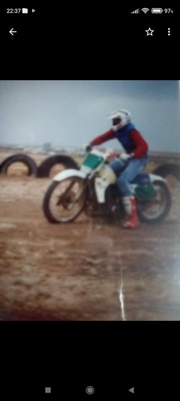 En la 3 foto creo estaban nuevos, en las otras están bien usados , recuerdo que tenía unos remendados para montar en moto.