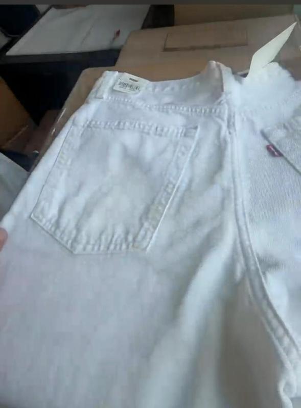 The pants arrived with a yellow stain on the back, indicating a quality control issue.