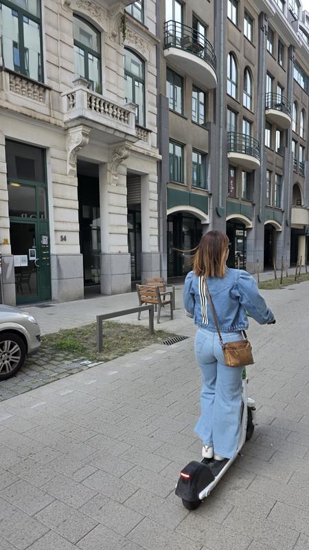 Fijne broek, zakt niet af door goede pasvorm :)
