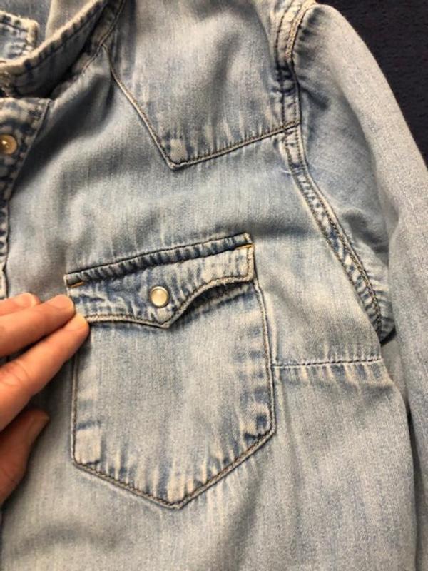 Old version of shirt - note stitching by front pocket, which adds to flattering fit (also, like the extra curvature of pocket, shape is different now, plainer)
