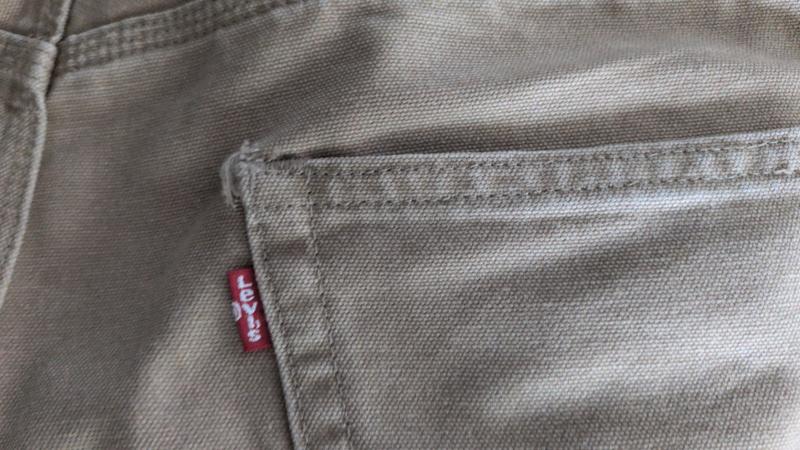 Rechte Tasche mit Loch