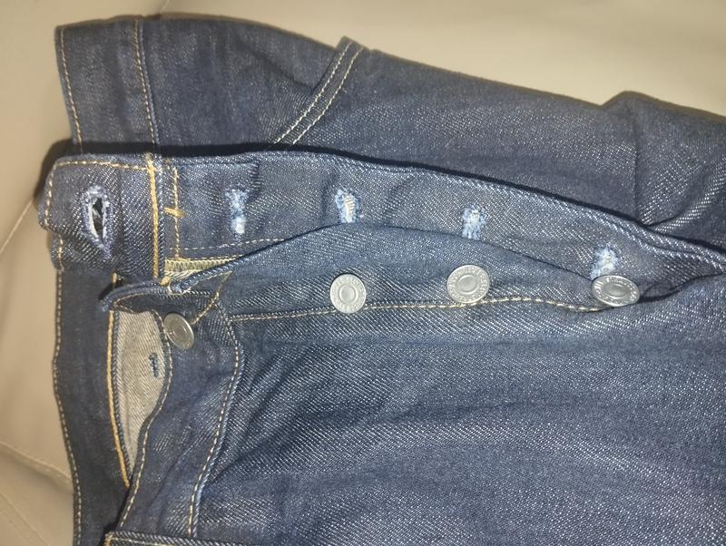 One of the button fly is missing