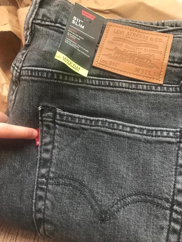 Etiqueta roja No indica LEVIS