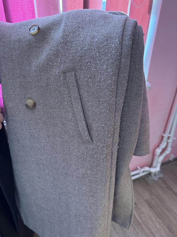 Hello, I bought a coat in December, which was sent to another country. The price I paid was about 169€, plus customs clearance and weight money. It turned out to be of terrible quality, there were creases when I've been wearing it for 2-3 weeks, it's terr