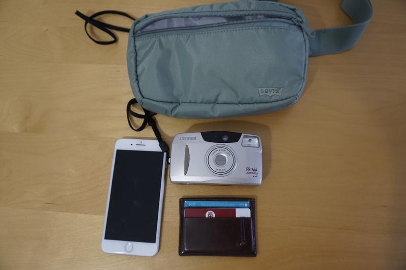 3 objects and plenty of space for keys o earpods