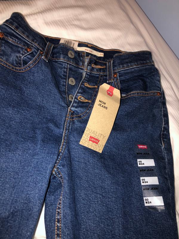 Levis exposed button mom jeans hotsell