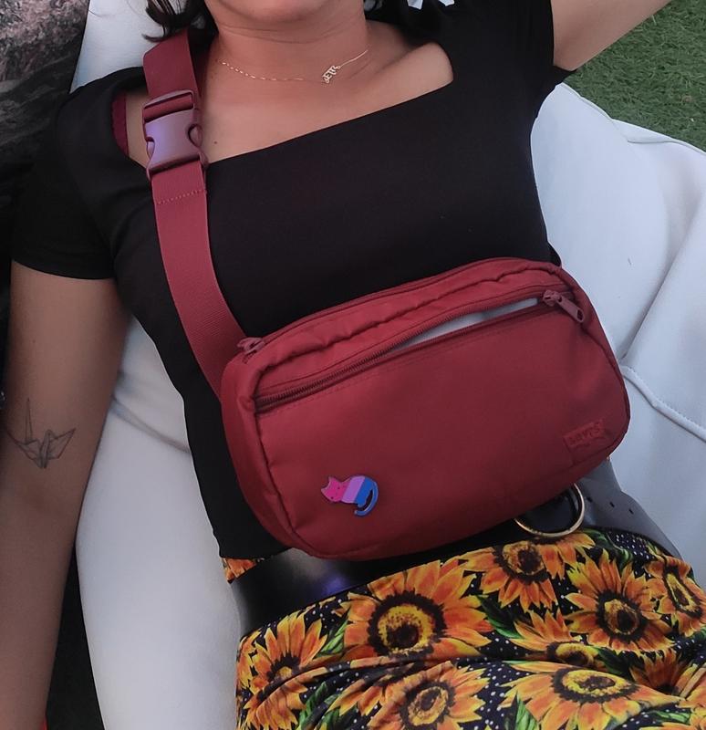 elle va bien pour les festivals =) et en plus on peut personnaliser avec des petits pins !