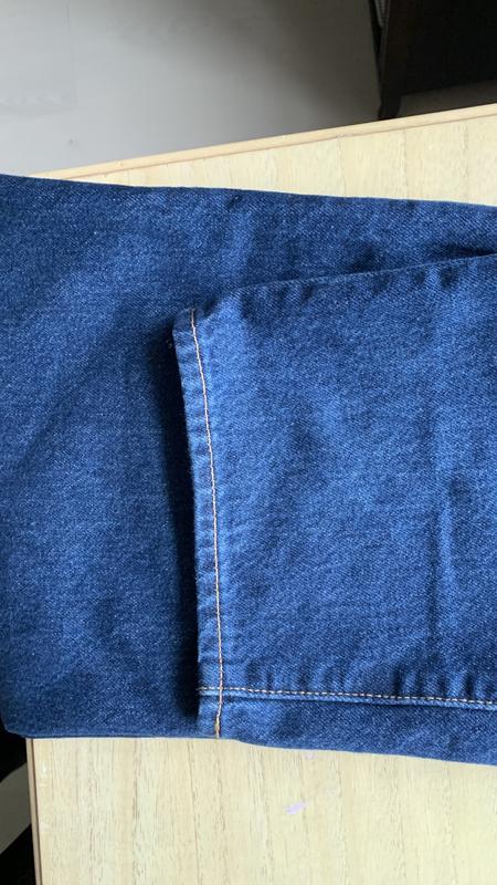 Comparing the width of the bottom opening to the width of the knee