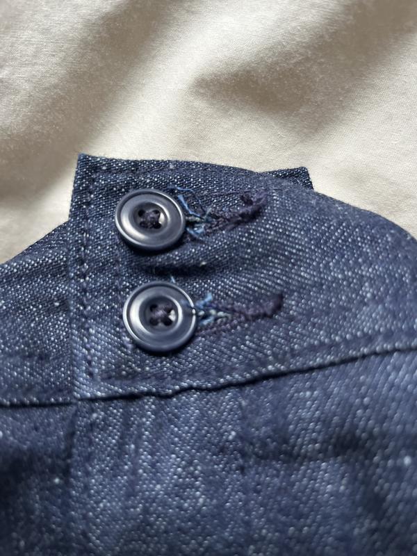 Et donc des boutons en plastique …