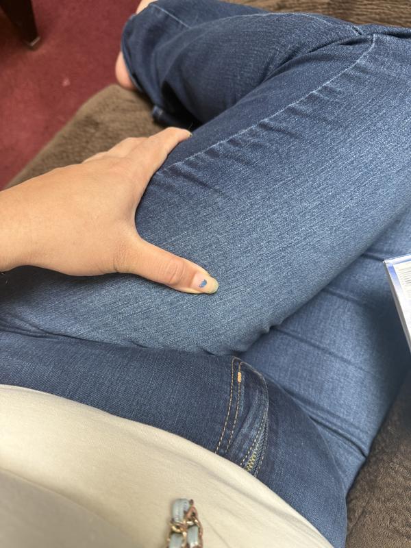 Squishable thighs! It fits my legs well with no pinching