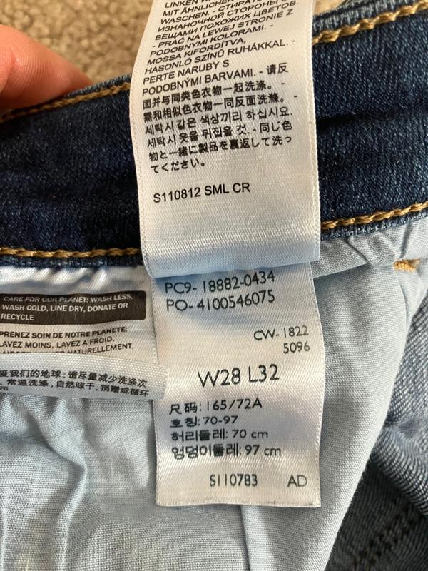 See broken zipper how two teeth came off and zipper is non functional