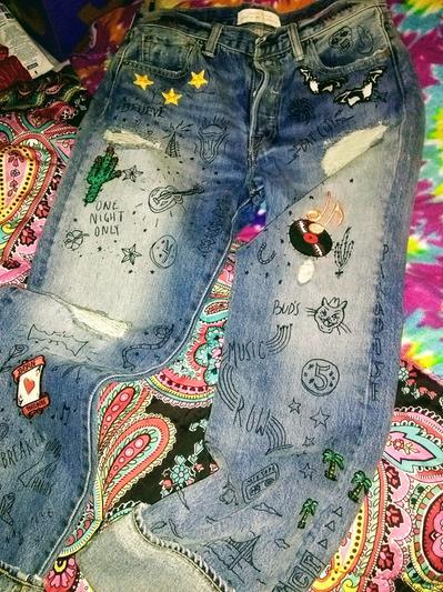 Loving me some Levi jeans