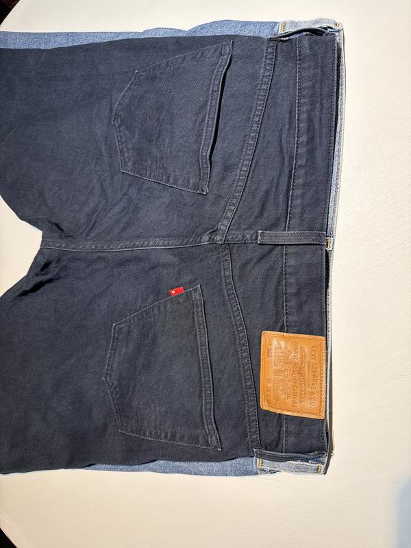 El jeans azul claro cedió vs el azul oscuro
