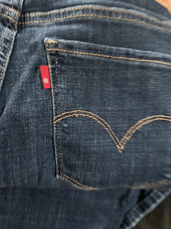 Missing Text, Levi's on the red tag