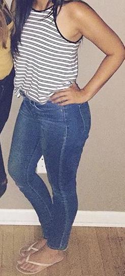 I’m 5’6 and around 130lbs. Size 27 is what I wear