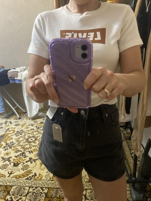 I recently got a pair of Levi’s shorts and I’m really happy with them! The cut fits perfectly — very flattering and comfortable. The quality is excellent, as expected from Levi’s — durable fabric and great stitching. These are definitely a summer staple i