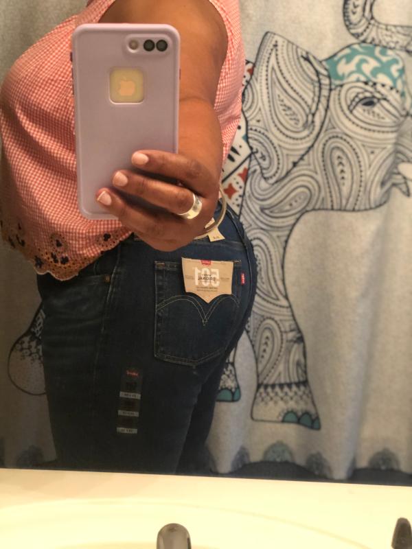 Thrifted and Gifted! Size 33/32