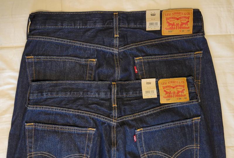 What's with the top tab?  It just shows an R, not Levi.