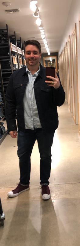 512 Dark Wash Jeans styled with a Light Stone Wash Barstow Western shirt and Levi's JAQUARD Commuter jacket