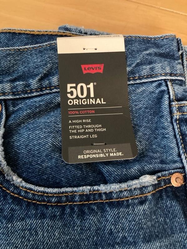 Do levi's deals run small